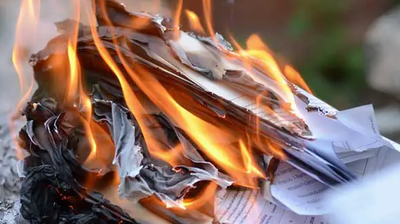 temperature to burn paper