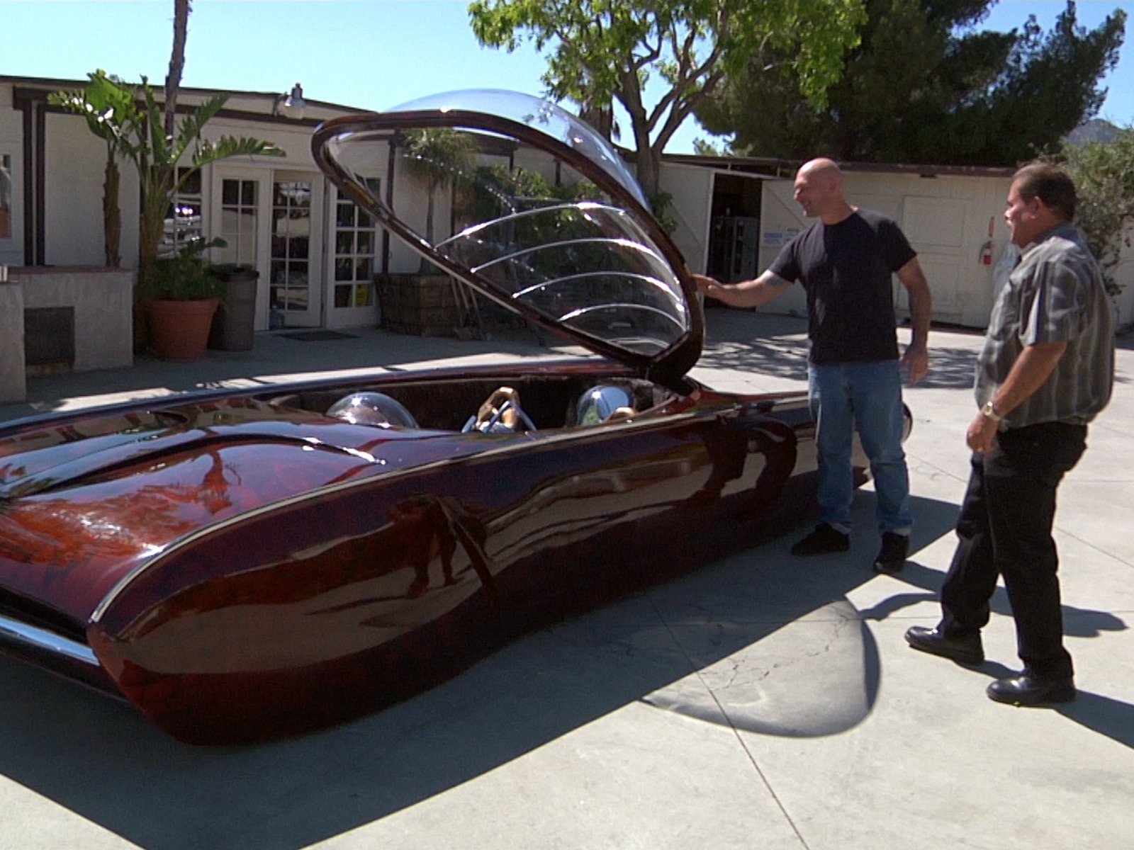 where is full custom garage located