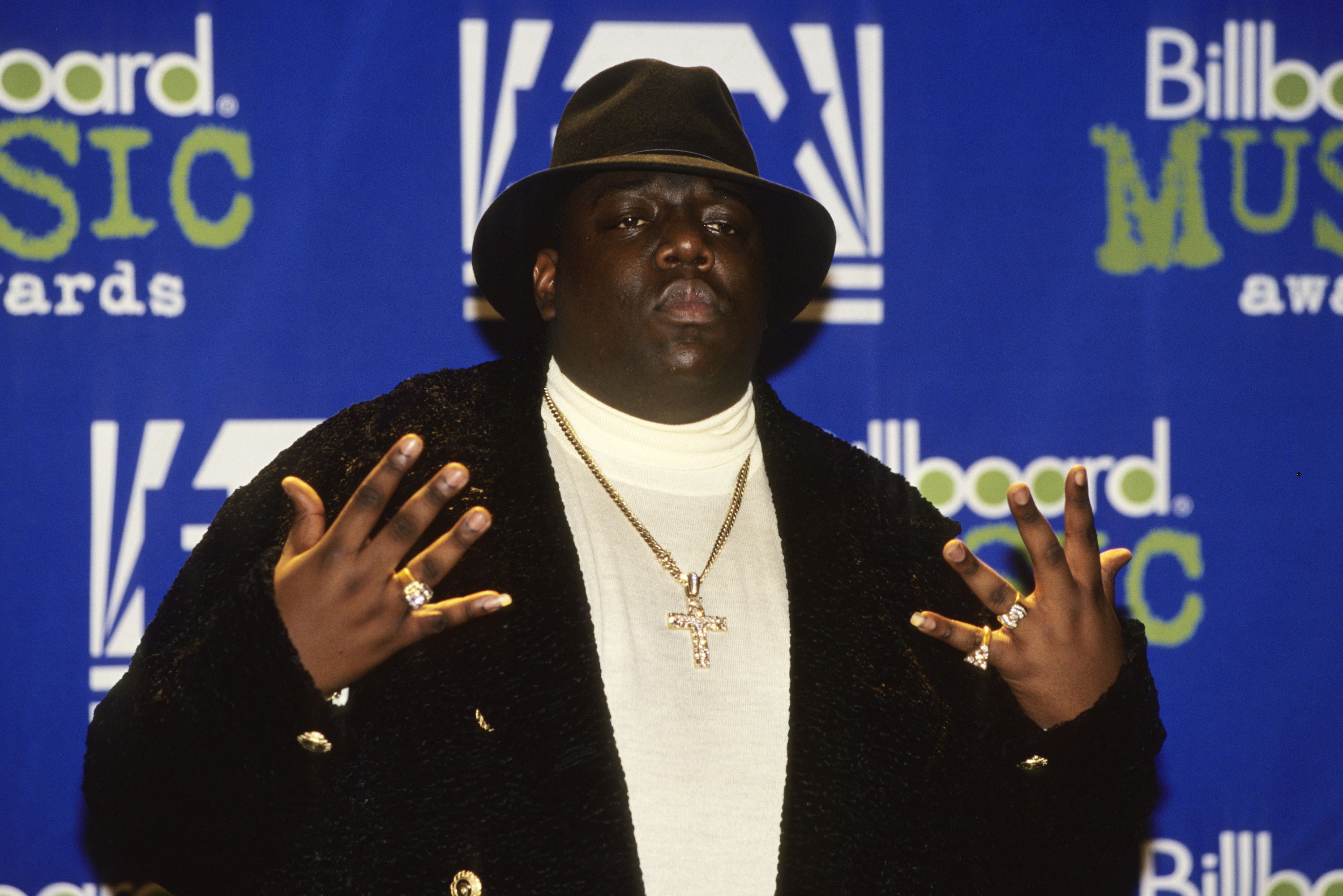 who sold more biggie or tupac