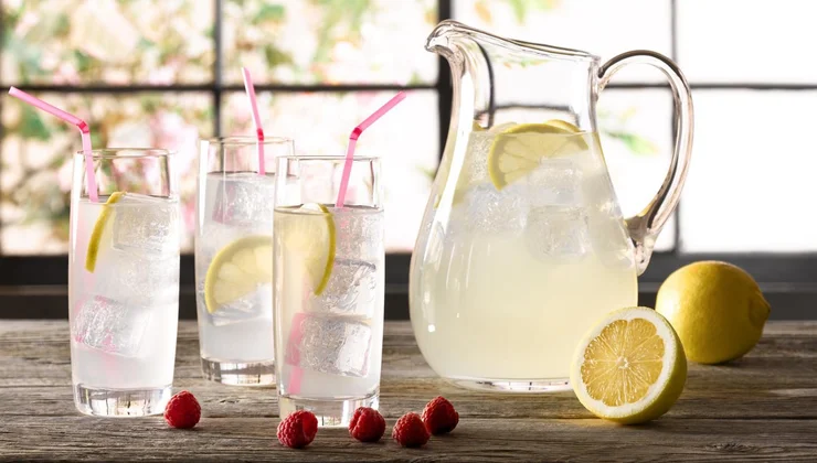 difference between pink lemonade and lemonade