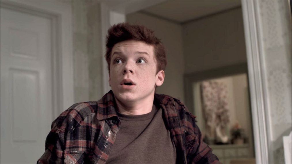 how old is ian gallagher in season 1