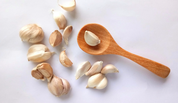 how many ounces is a clove of garlic