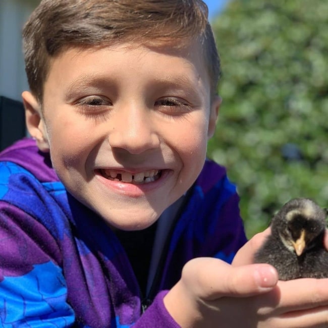 how old is chase from fgteev